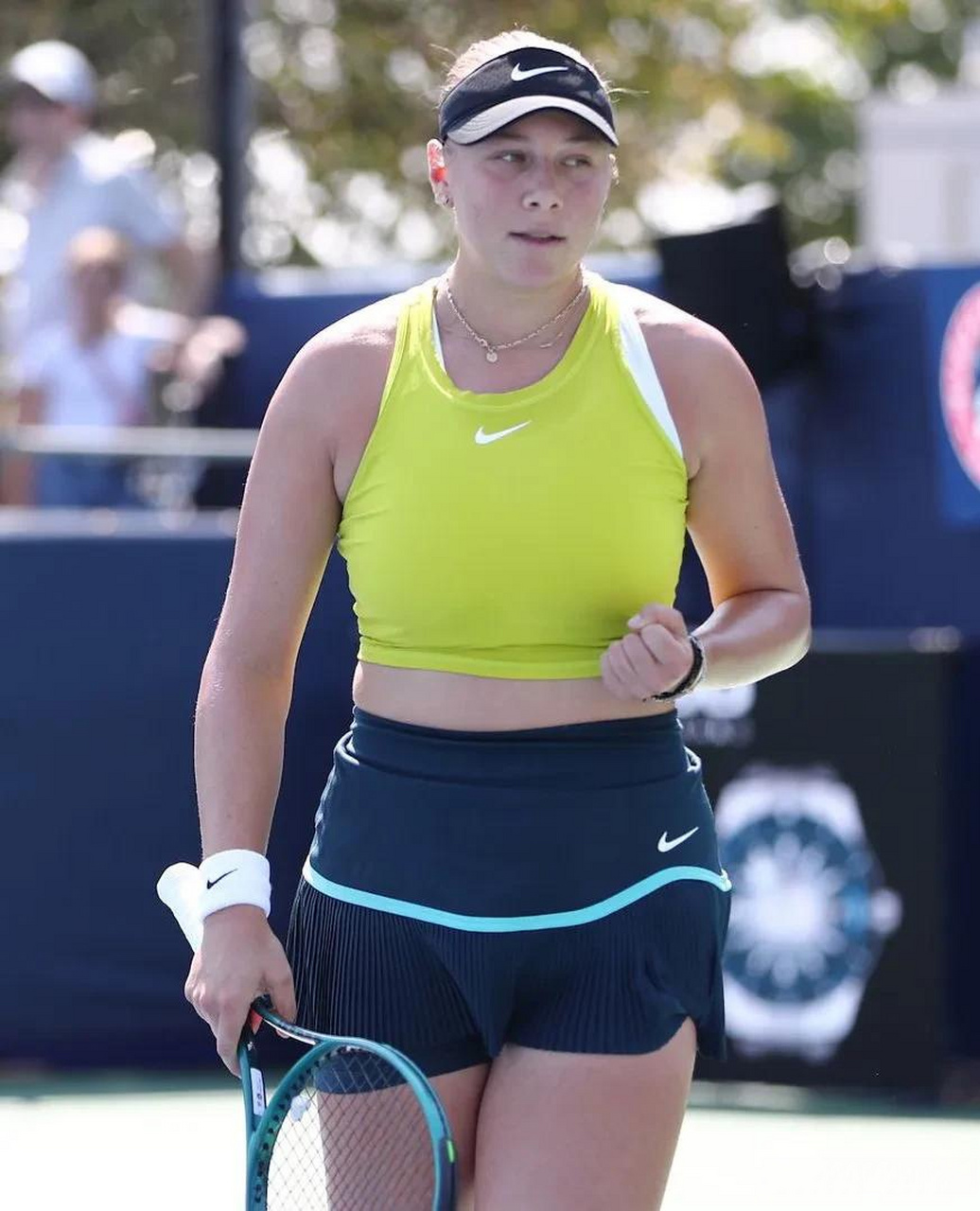 击女单桂冠 击女单桂冠